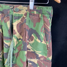 Lade das Bild in den Galerie-Viewer, Genuine British Army DPM Camouflaged Combat Trousers Lightweight - Size 80/72/88
