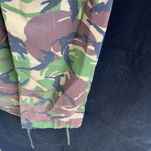 Lade das Bild in den Galerie-Viewer, Genuine British Army DPM Camouflaged Combat Trousers Lightweight - Size 80/76/92
