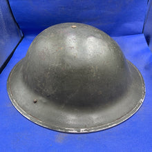 Charger l&#39;image dans la galerie, Original WW2 British Army Mk2 Combat Helmet &amp; Liner Set
