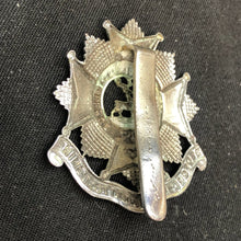 Load image into Gallery viewer, Original WW2 British Army Cap Badge - Bedfordshire and Hertfordshire Regiment - The Militaria Shop
