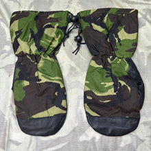 Lade das Bild in den Galerie-Viewer, Genuine British Army Woodland DPM Extreme Cold Inner Mitten Gloves - SMALL
