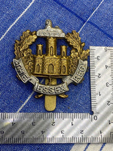 Load image into Gallery viewer, Original WW1 / WW2 British Army The Essex Regiment Cap Badge
