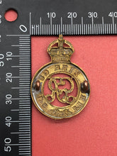 Load image into Gallery viewer, Original WW1 British Army Cap Badge - 1st Life Guards
