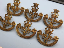 Lade das Bild in den Galerie-Viewer, Genuine WW2 Canadian 4th Princess Louise Dragoon Guards Cap Badge
