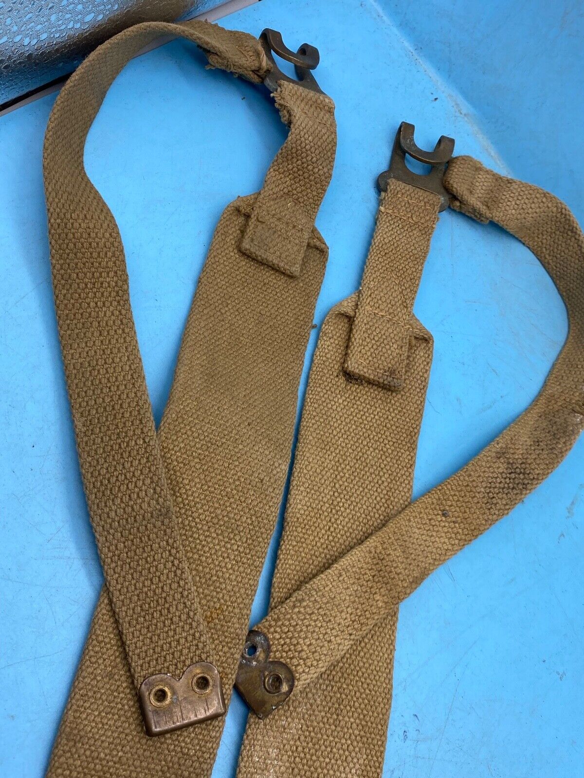 Original Pair of British Army 37 Pattern Khaki Canvas L-Straps - The Militaria Shop