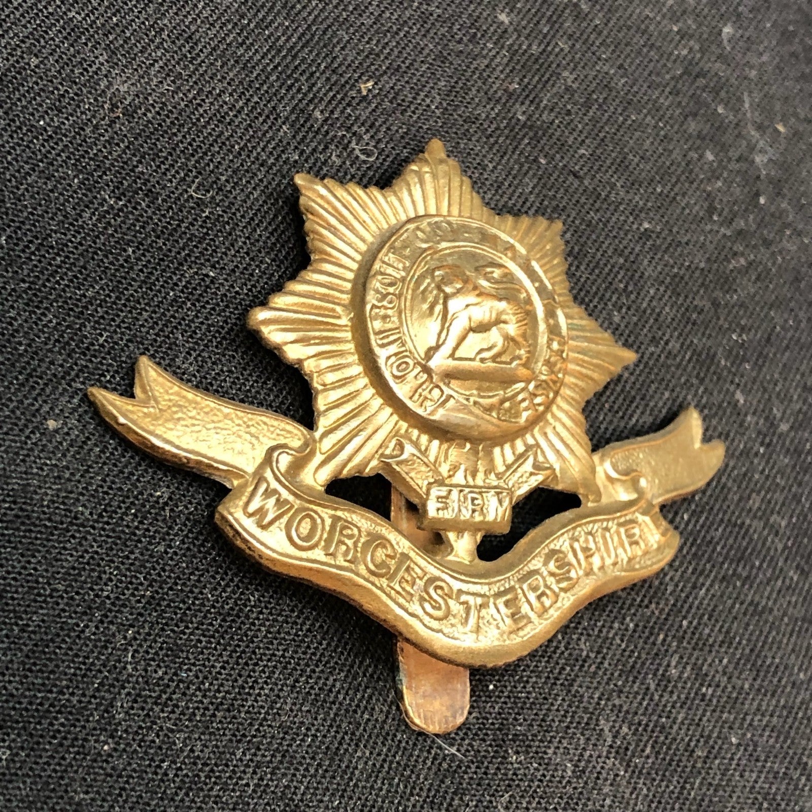 Genuine WW2 British Army Brass Cap Badge - Worcestershire Regiment - The Militaria Shop