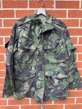 Load image into Gallery viewer, Genuine British Army DPM Camouflaged Combat Smock Jacket - Size 170/96
