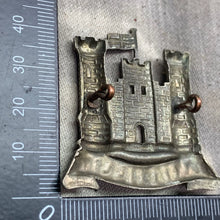 Charger l&#39;image dans la galerie, Original WW1 British Army Cap Badge - 6th (Inniskilling) Dragoons
