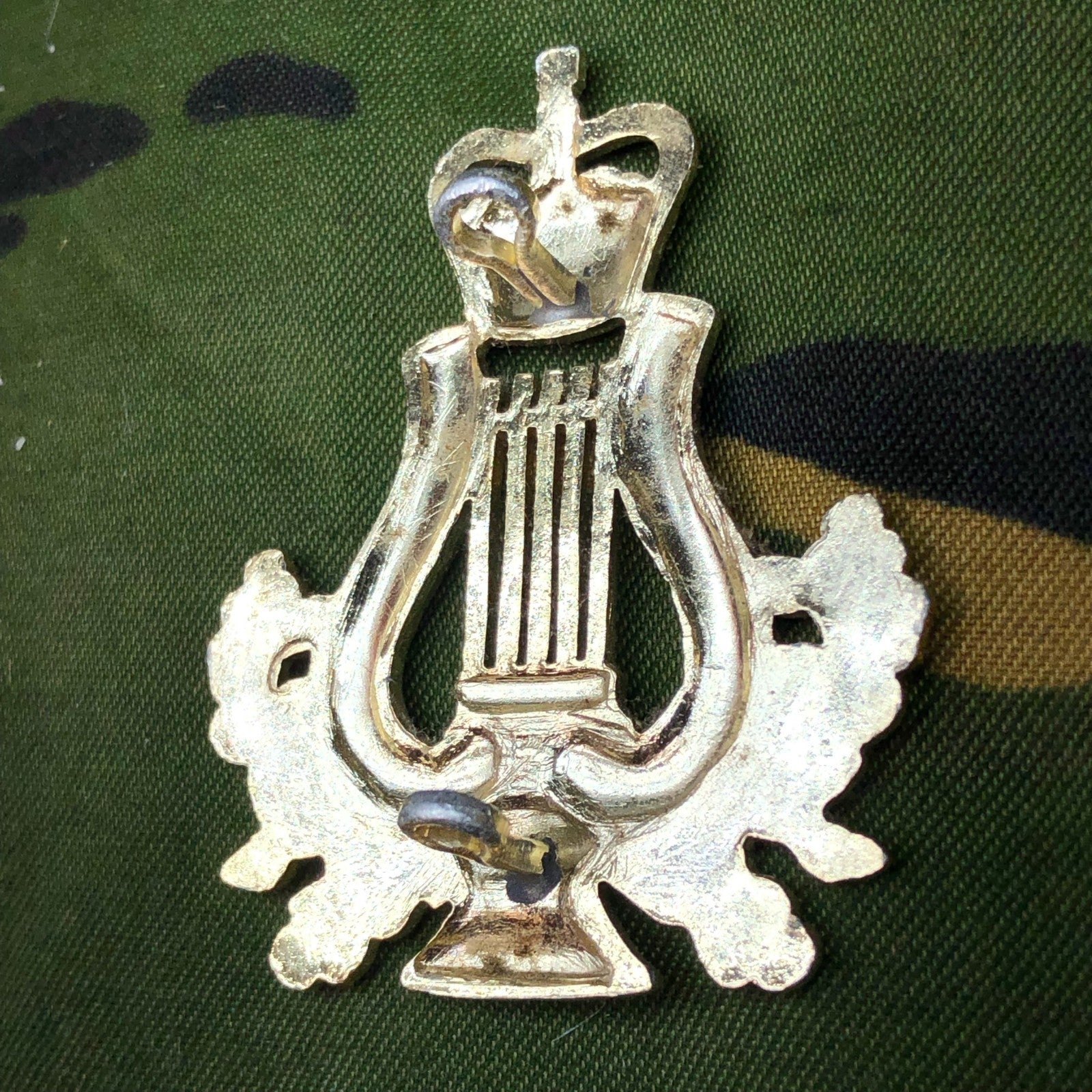 Original British Army Regimental Cap Badge - Bandsman - The Militaria Shop