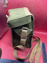 Charger l&#39;image dans la galerie, Original WW2 British Army Assault Gas Mask Carrying Bag - Dated 1943
