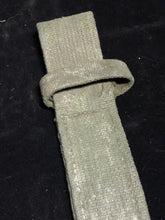 Charger l&#39;image dans la galerie, Original WW2 Pattern British Army 37 Pattern No.4 Stick Bayo Webbing Frog
