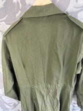 Lade das Bild in den Galerie-Viewer, Original British Army Olive Green Men&#39;s Coveralls - 170/92
