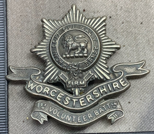 Load image into Gallery viewer, Original WW1 British Army 1st Vol Batalion Worcestershire Regiment Cap Badge
