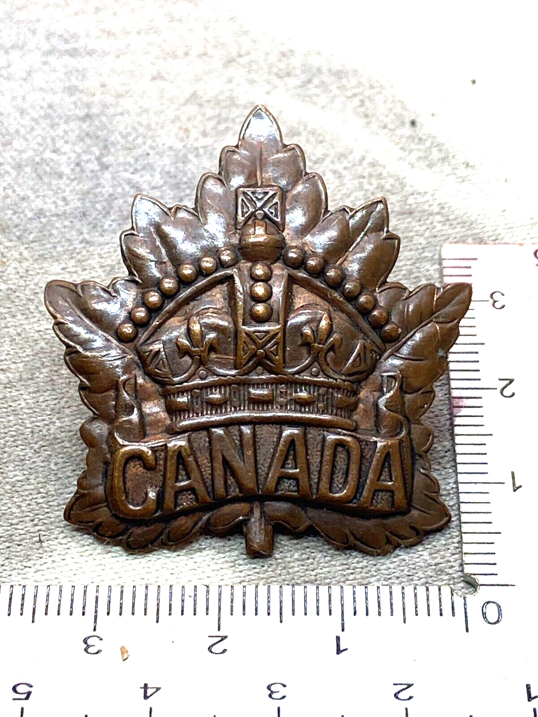 Original WW1 / WW2 Canadian Army Bronze Collar / Cap Badge