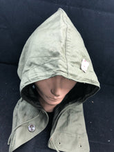 Charger l&#39;image dans la galerie, Original WW2 US Army M-1943 Field Jacket Hood - Size Large
