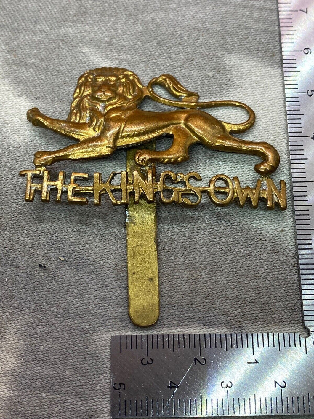 Original British Army WW1 / WW2 The King's Own Regiment Cap Badge