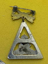 Load image into Gallery viewer, Original WW1 / WW2 Enamel &amp; White Metal Royal Artillery Sweetheart Brooch
