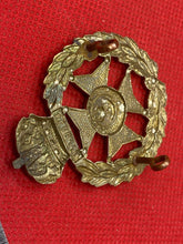 Load image into Gallery viewer, Original British Army - BERMUDA RIFLE CORPS Cap Badge
