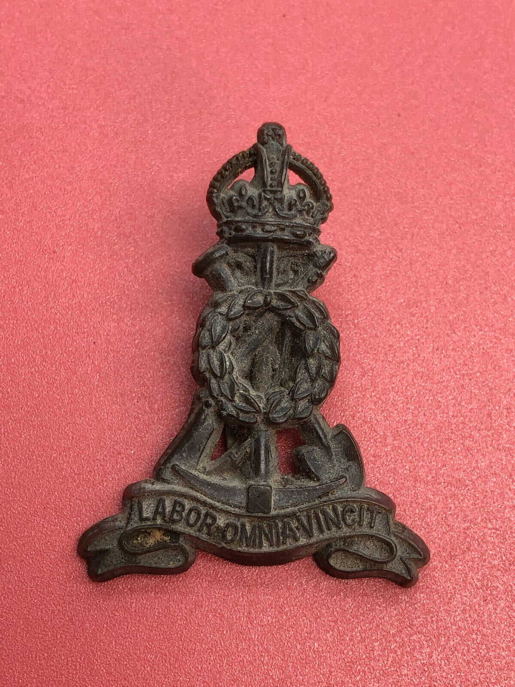 Original WW2 British Army Cap Badge - Royal Pioneer Corps - Plastic Economy