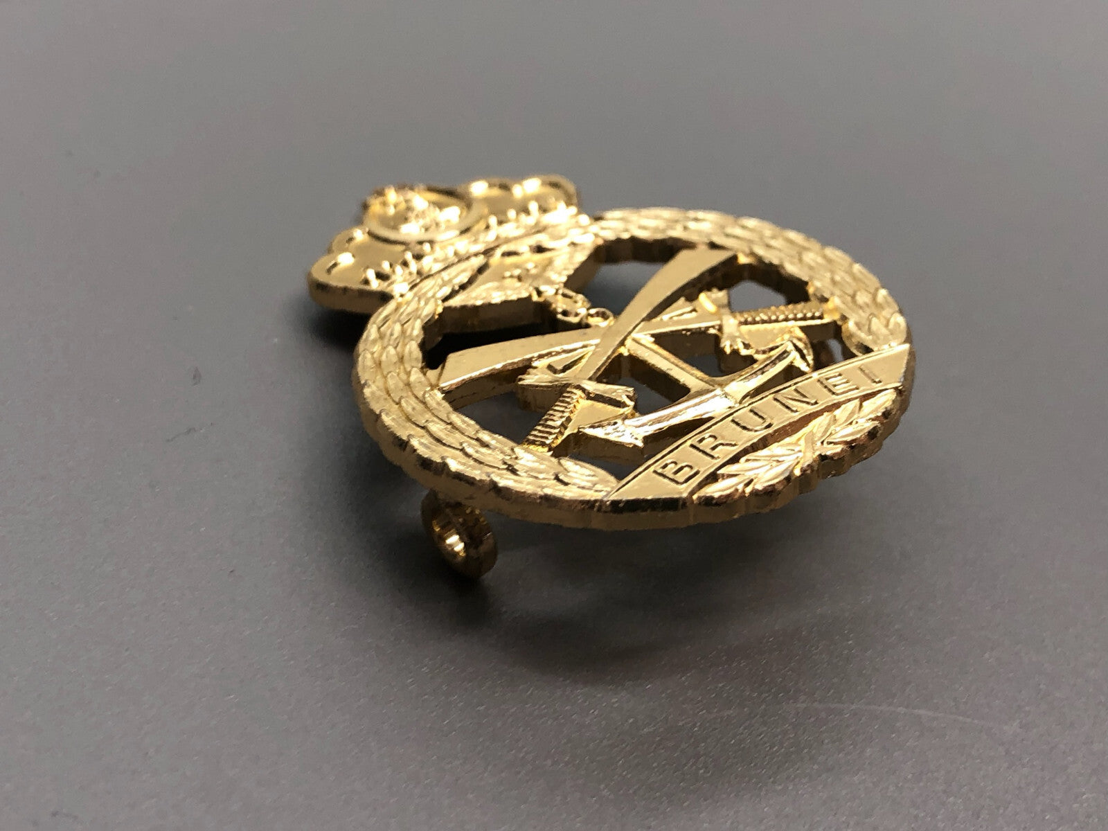 Vintage Royal Brunei Armed Forces Cap Badge - The Militaria Shop
