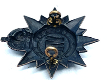 Lade das Bild in den Galerie-Viewer, Original Canadian Army - Victoria Rifles of Canada Regiment Cap Badge - The Militaria Shop
