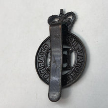 Charger l&#39;image dans la galerie, Original British Army Cap/Beret Badge - Blues and Royals - The Militaria Shop
