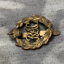 Charger l&#39;image dans la galerie, Original WW2 British Army Royal Armoured Corps Cap Badge
