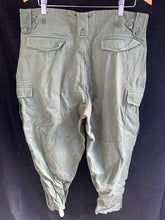 Load image into Gallery viewer, Vintage Dutch Army Vietnam War Olive Green Combat Trousers - Size 38&quot; Waist
