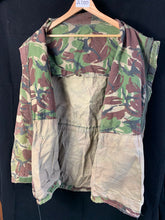 Lade das Bild in den Galerie-Viewer, Original getarnte DPM-Kampffeldjacke der britischen Armee – Brustumfang 42 Zoll
