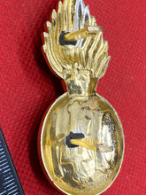 Charger l&#39;image dans la galerie, Original British Army Highland Light Infantry HLI Queen&#39;s Crown Cap Badge
