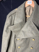 Charger l&#39;image dans la galerie, Original British Army Soldiers Greatcoat 1951 Pattern - 41&quot; Chest
