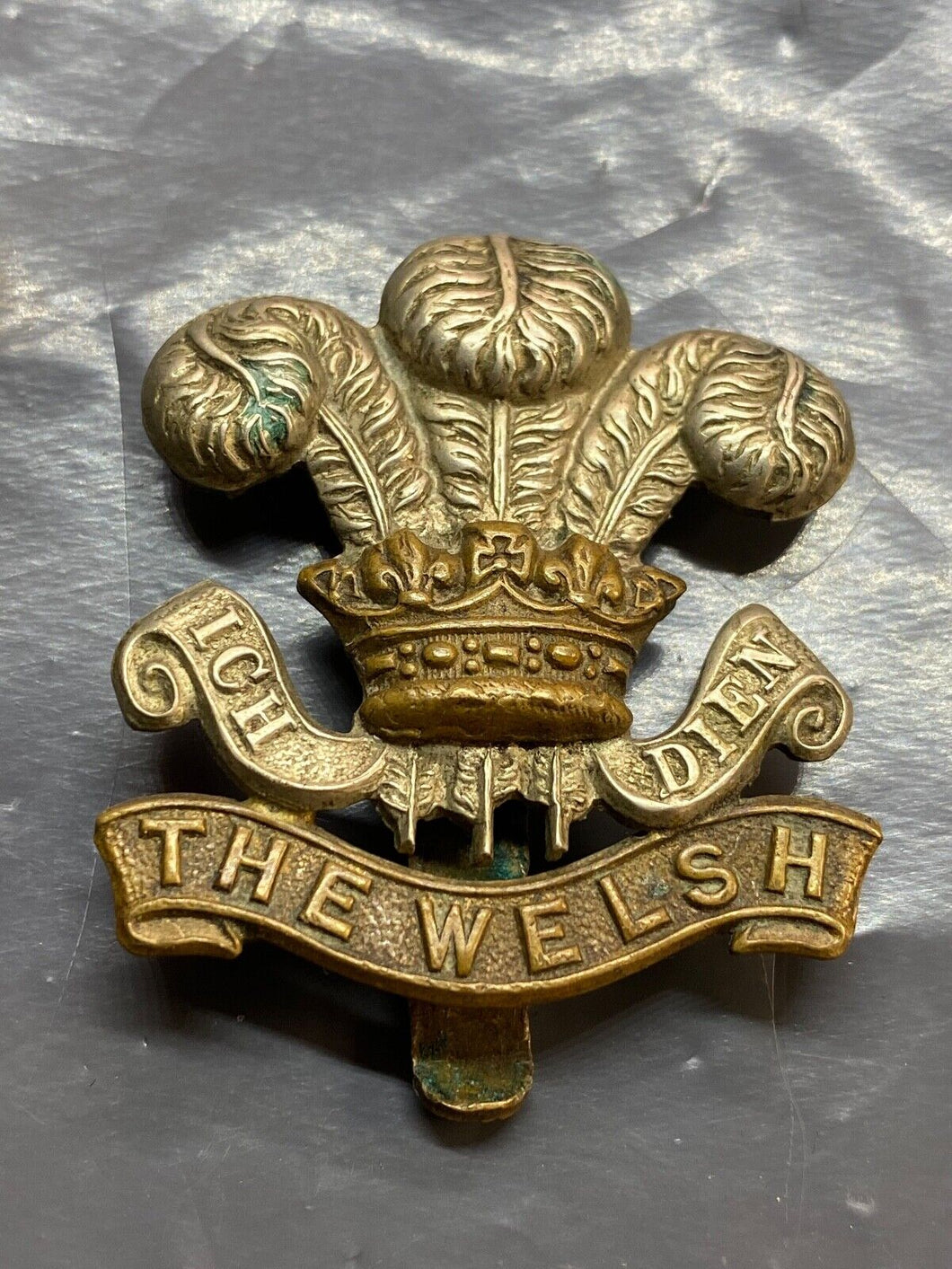 Original British Army WW1 / WW2 WELSH Regiment Cap Badge