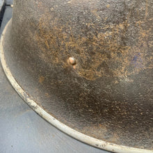 Lade das Bild in den Galerie-Viewer, Original WW2 British/Canadian Army Mk3 &quot;Turtle&quot; Combat Helmet - The Militaria Shop
