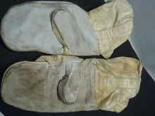 Load image into Gallery viewer, Original WW2 Pattern British Army White Camouflaged Gloves / Gunners Mittens
