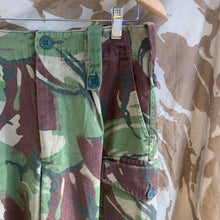 Charger l&#39;image dans la galerie, British Army DPM Camouflaged Temperate Trousers - 72/84/100 - Vintage Clothing
