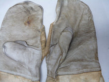 Load image into Gallery viewer, Original WW2 Pattern British Army White Camouflaged Gloves / Gunners Mittens
