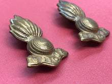 Load image into Gallery viewer, Original British Army RA Royal Artillery Collar Badge Pair
