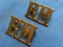 Lade das Bild in den Galerie-Viewer, Original Pair WW1/WW2 Brass British Royal Navy Shoulder Title - RM Royal Marines
