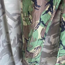 Charger l&#39;image dans la galerie, British Army DPM 1968 Pattern Camouflaged Combat Trousers - Size 30&quot; Waist
