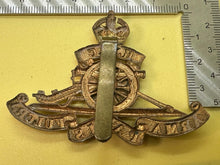 Load image into Gallery viewer, Original WW1 / WW2 British Army Royal Honourable Artillery Company Cap Badge HAC
