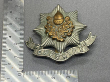 Charger l&#39;image dans la galerie, Original WW1 British Army Cheshire Regiment Cap Badge
