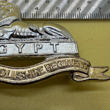 Load image into Gallery viewer, Royal Lincolnshire Regiment - British Army Cap Badge
