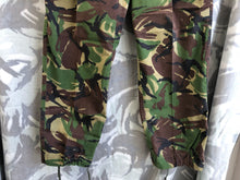 Load image into Gallery viewer, Size 75/72/88 - Vintage British Army DPM Lightweight Combat Trousers
