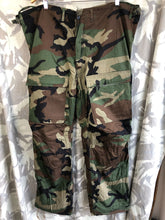 Charger l&#39;image dans la galerie, Genuine US Army Camouflaged Overgarment Protective - XLarge - 48&quot; Waist
