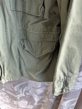 Load image into Gallery viewer, Original US M1965 Field Jacket Combat Jacket Small Regular 37&quot; Chest
