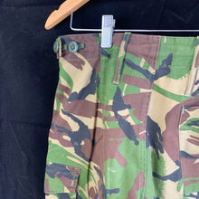 Lade das Bild in den Galerie-Viewer, Genuine British Army DPM Camouflaged Combat Trousers Lightweight - Size 80/76/92
