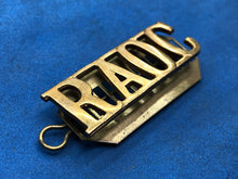 Charger l&#39;image dans la galerie, Original WW2 Brass British Army Shoulder Title RAOC Army Ordnance Corps
