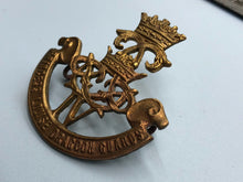 Charger l&#39;image dans la galerie, Genuine WW2 Canadian 4th Princess Louise Dragoon Guards Cap Badge
