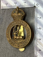 Load image into Gallery viewer, Original WW1 / WW2 British Army The Herefordshire Regiment Cap Badge
