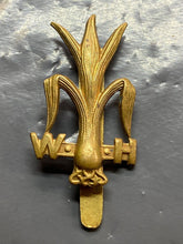Charger l&#39;image dans la galerie, WW1  British Army Welsh Horse Cap Badge
